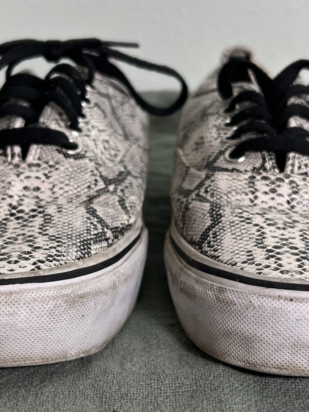 VANS Black & White Faux Snakeskin Pattern Sneakers SZ Men's 12 - Picture 4 of 11